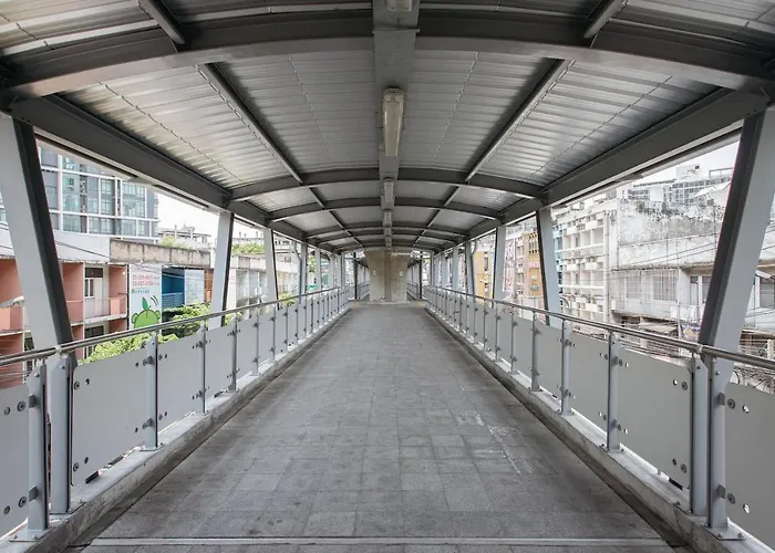 U4 Large 2 Bed Full Kitchen 200m To Bts *